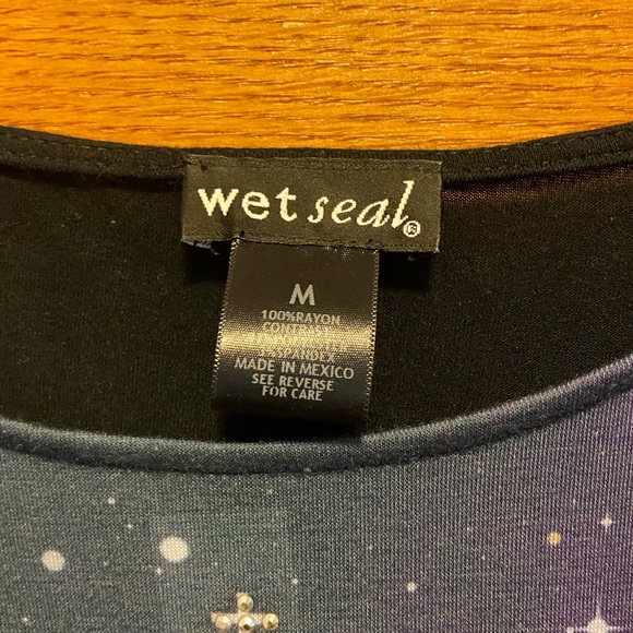 High Low Galaxy Tee - Picture 3 of 4